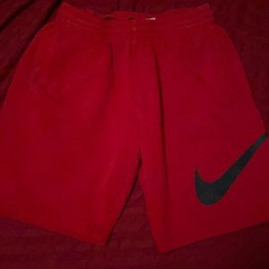 Men’s L Nike cotton gym shorts.